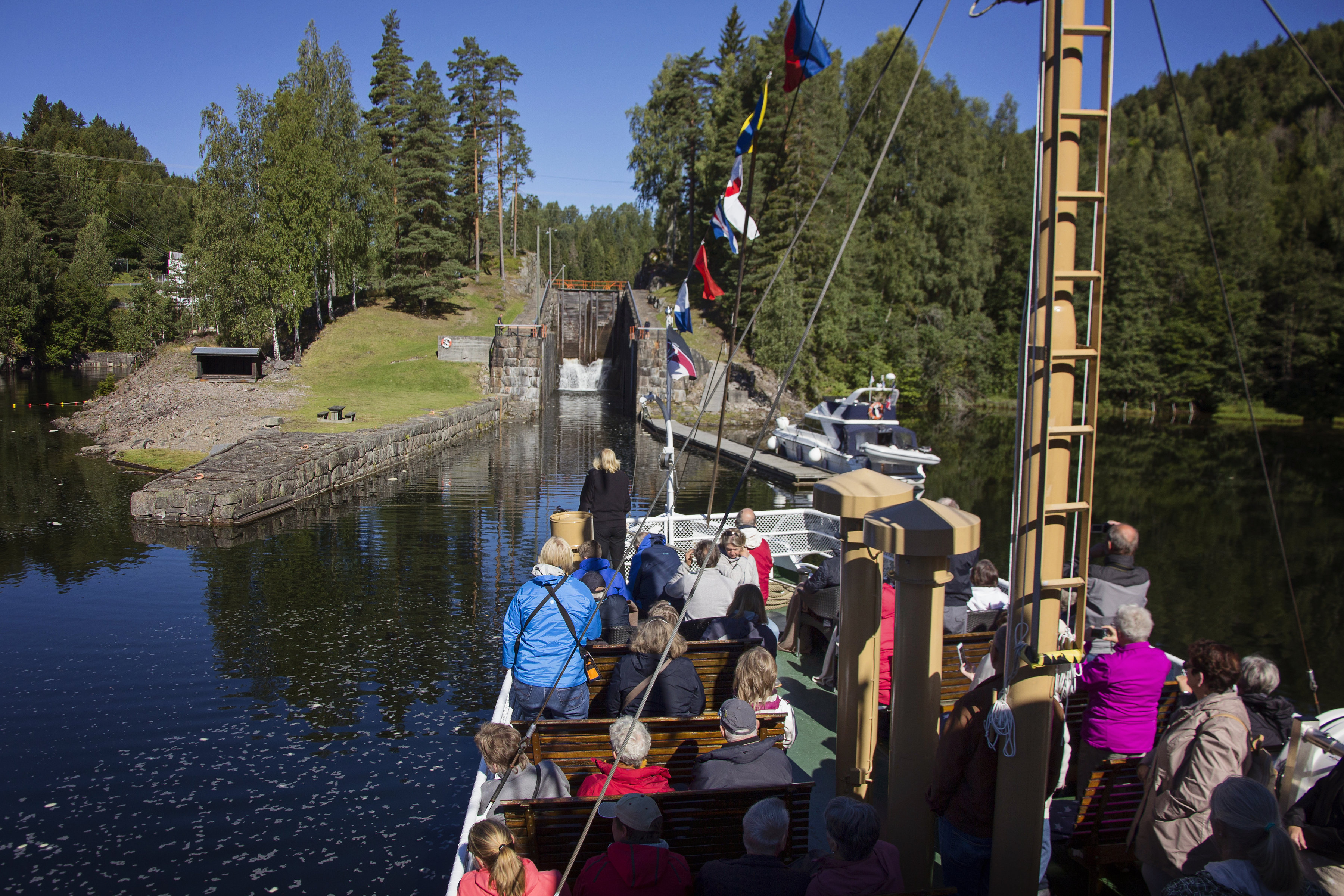 MS Victoria inn mot Eidsfoss