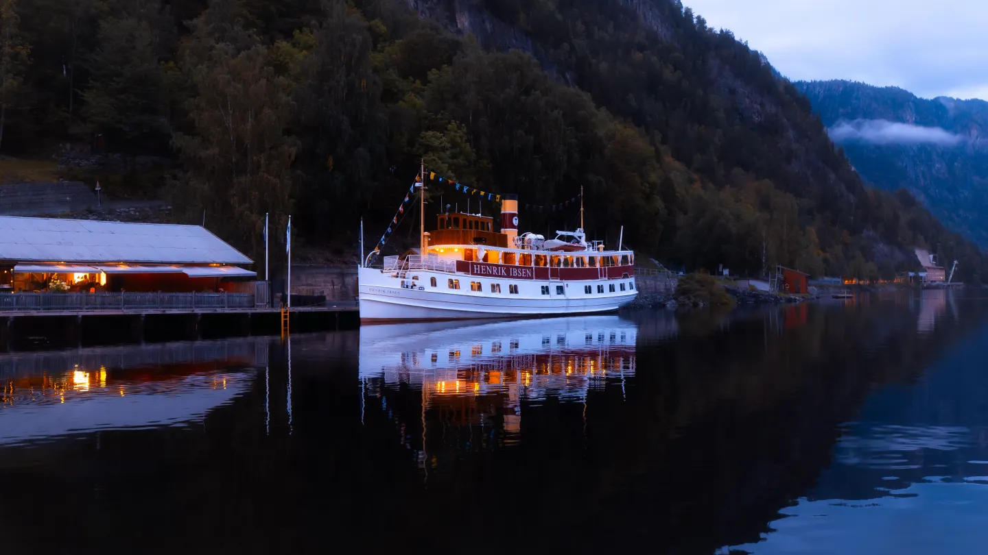 MS Henrik Ibsen på Telemarkskanalen